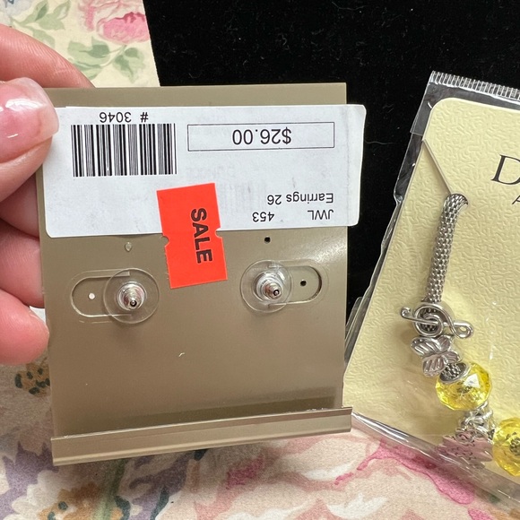 earring & bracelet - Picture 4 of 6